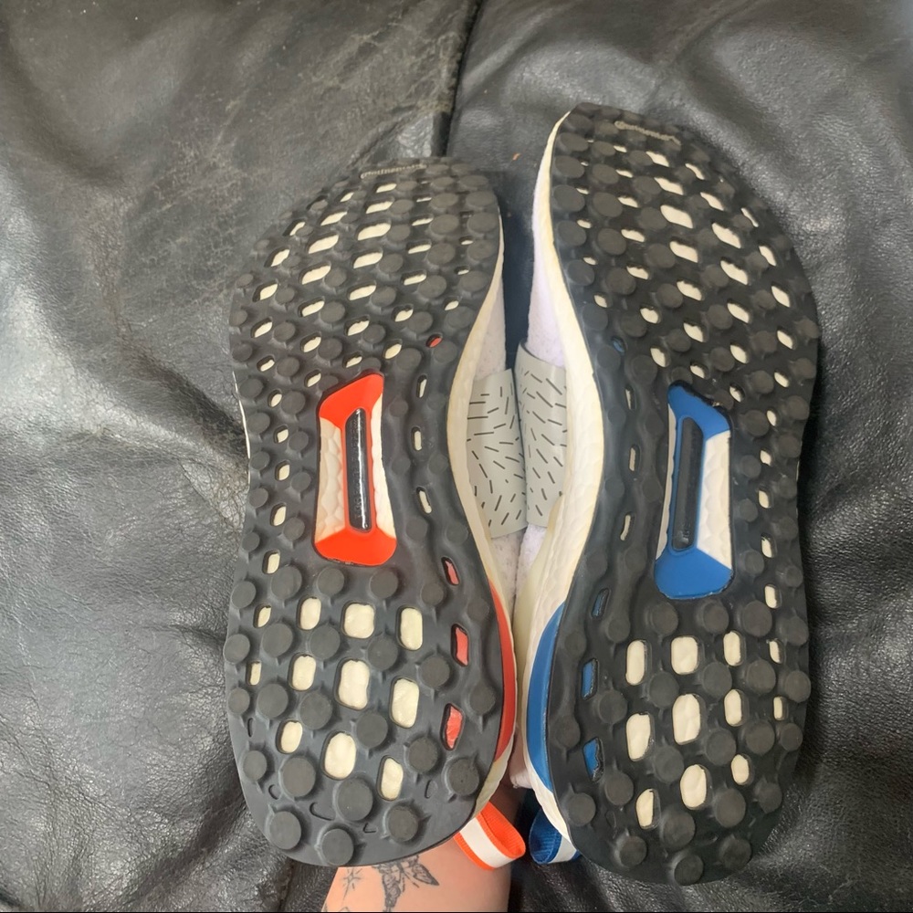 Adidas UltraBoost - Picture 2 of 5